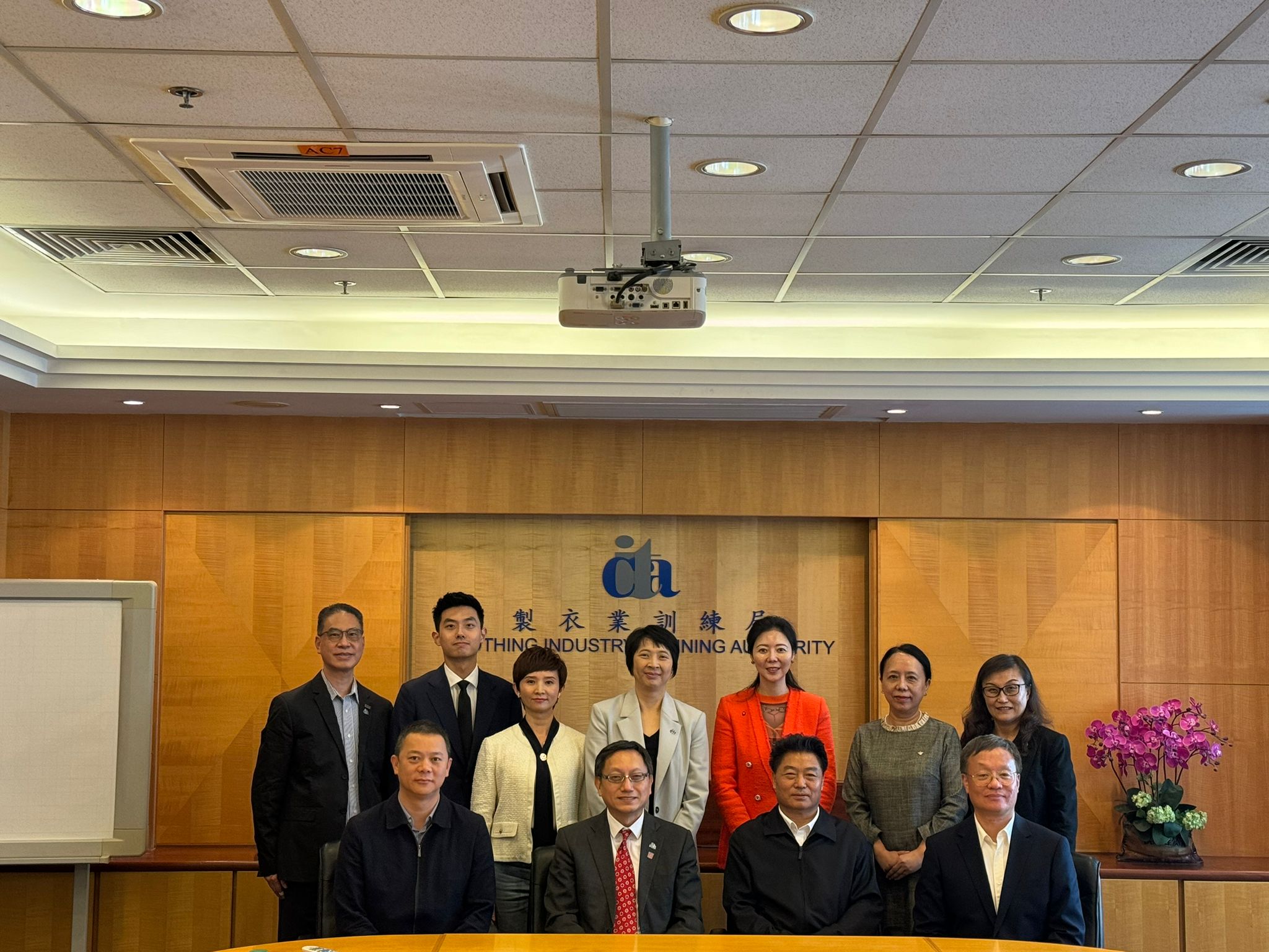 雲南省政協領導及委員會到訪製衣業訓練局